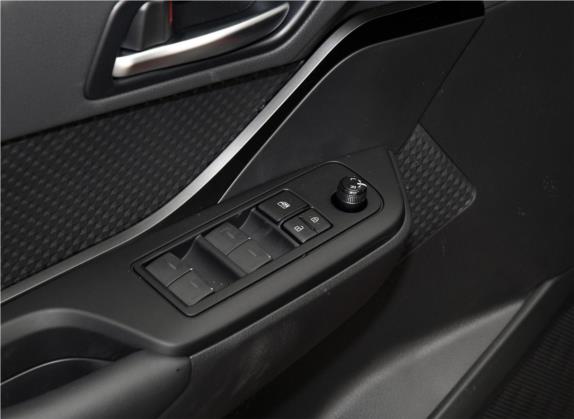 丰田C-HR 2020款 2.0L 舒适版 车厢座椅   门窗控制