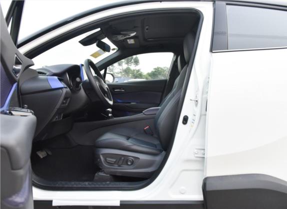 丰田C-HR 2020款 2.0L 领先版 车厢座椅   前排空间