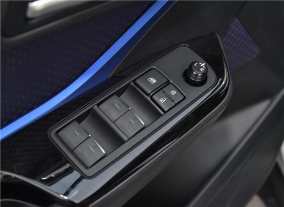丰田C-HR 2020款 2.0L 领先版 车厢座椅   门窗控制