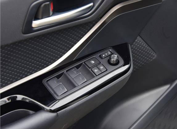 丰田C-HR 2021款 双擎 2.0L E-CVT尊贵版 车厢座椅   门窗控制