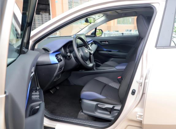 丰田C-HR 2021款 2.0L 舒适版 车厢座椅   前排空间