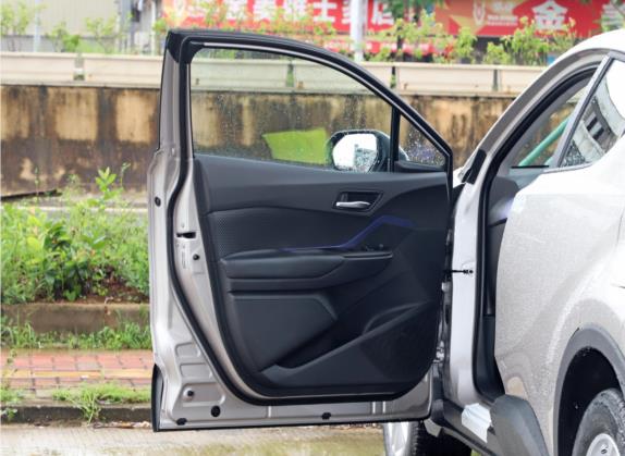 丰田C-HR 2021款 2.0L 舒适版 车厢座椅   前门板