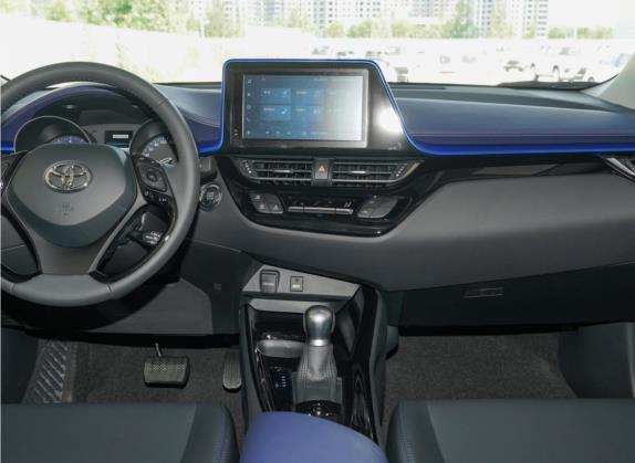 丰田C-HR 2021款 2.0L 豪华版 中控类   中控台