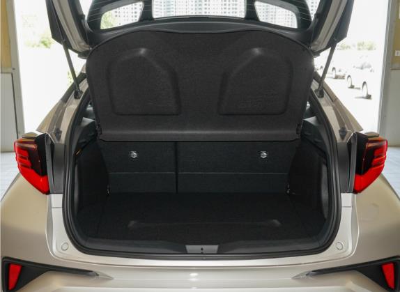 丰田C-HR 2021款 2.0L 豪华版 车厢座椅   后备厢