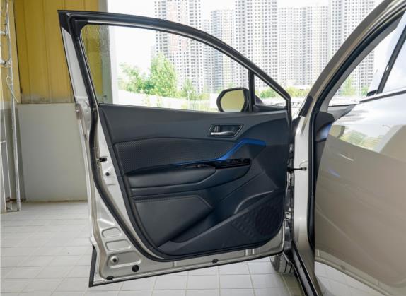 丰田C-HR 2021款 2.0L 豪华版 车厢座椅   前门板