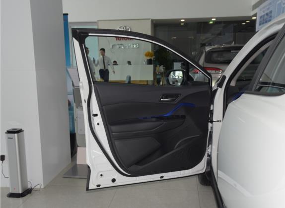 丰田C-HR 2022款 2.0L 舒适版 车厢座椅   前门板