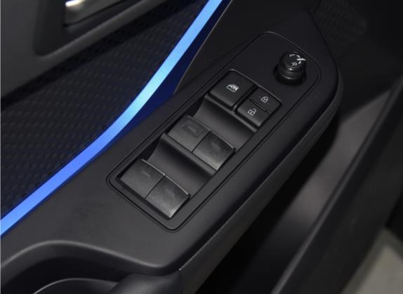 丰田C-HR 2022款 2.0L 舒适版 车厢座椅   门窗控制