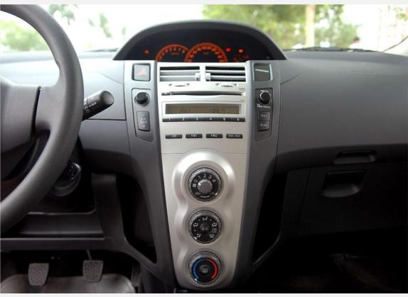 雅力士 2008款 1.3E 手动舒适版 中控类   中控台