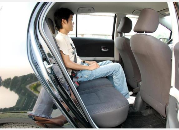 雅力士 2008款 1.6RS 自动至尊版 车厢座椅   后排空间