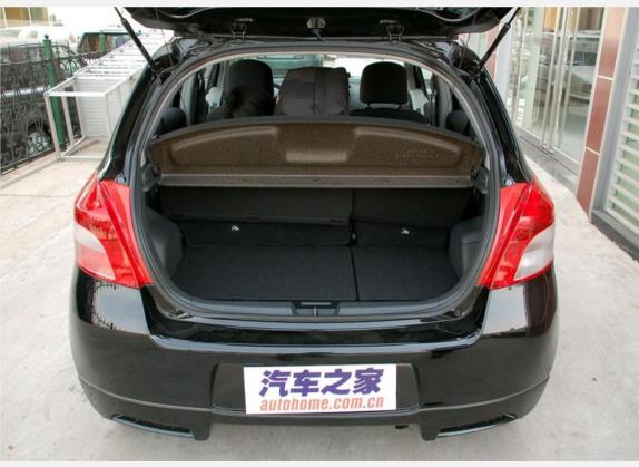 雅力士 2008款 1.6RS 自动至尊锐动版 车厢座椅   后备厢