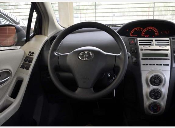 雅力士 2009款 1.6E 自动舒适版 中控类   驾驶位