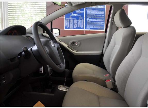 雅力士 2009款 1.6E 自动舒适版 车厢座椅   前排空间