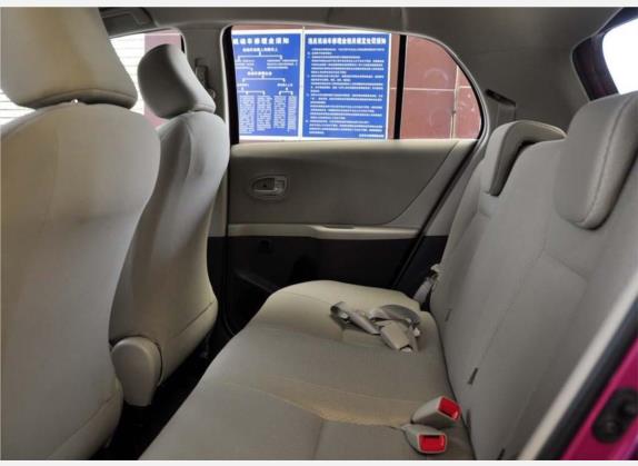 雅力士 2009款 1.6E 自动舒适版 车厢座椅   后排空间