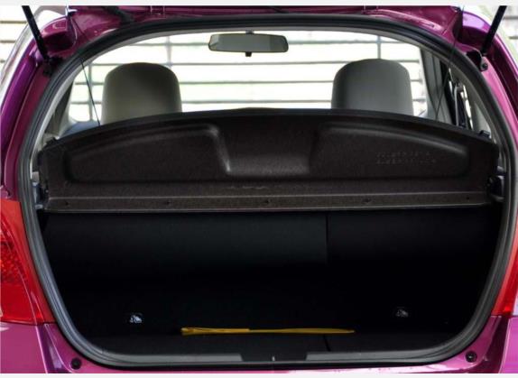 雅力士 2009款 1.6E 自动舒适版 车厢座椅   后备厢