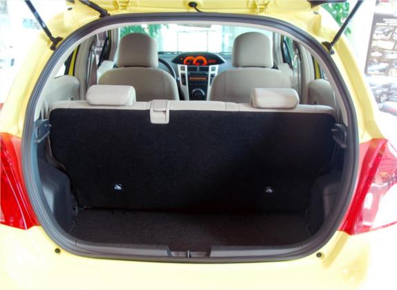 雅力士 2011款 1.6E 自动魅动版 车厢座椅   后备厢