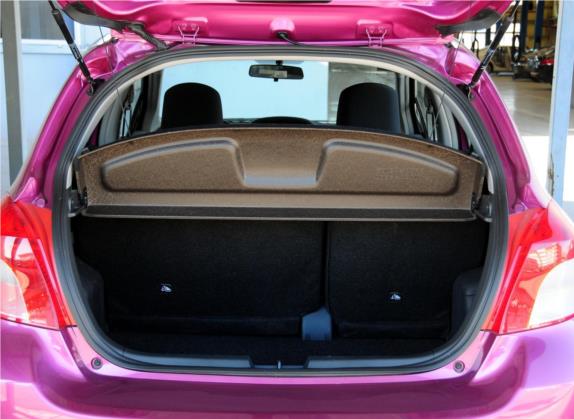 雅力士 2011款 1.6G 自动炫动版 车厢座椅   后备厢