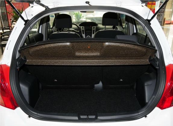 雅力士 2011款 1.6GS 自动锐动版 车厢座椅   后备厢