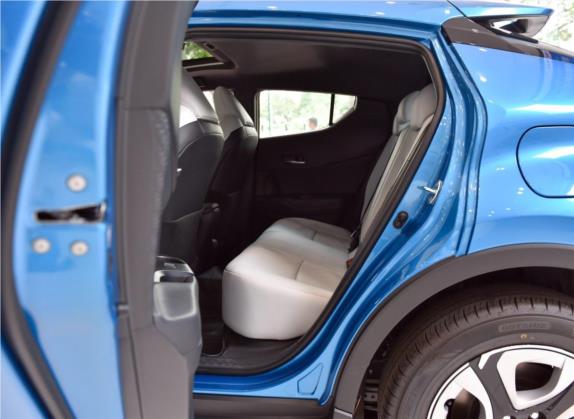 丰田C-HR EV 2020款 尊贵天窗版 车厢座椅   后排空间