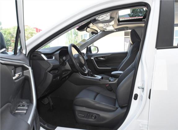 威兰达 2020款 2.0L CVT两驱豪华版 车厢座椅   前排空间