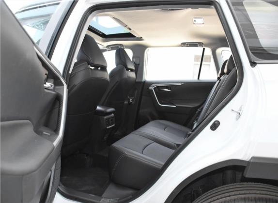 威兰达 2020款 2.0L CVT两驱豪华版 车厢座椅   后排空间