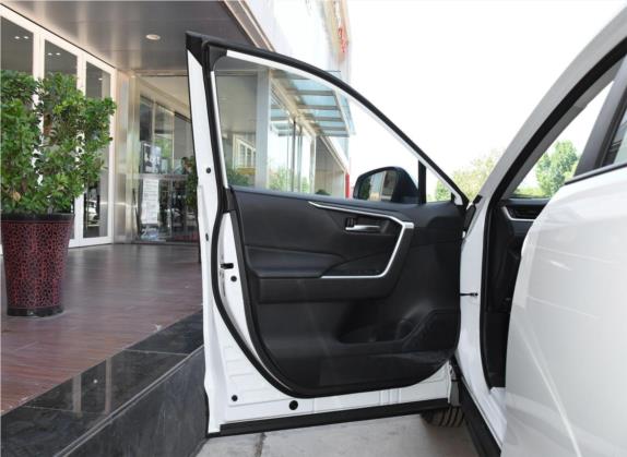 威兰达 2020款 2.0L CVT两驱豪华版 车厢座椅   前门板