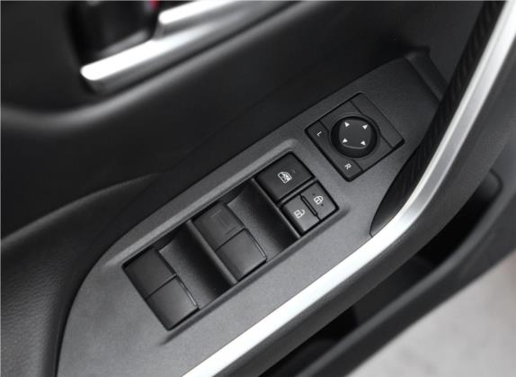 威兰达 2020款 2.0L CVT两驱豪华版 车厢座椅   门窗控制