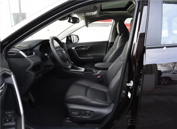威兰达 2020款 2.0L CVT两驱尊贵版 车厢座椅   前排空间
