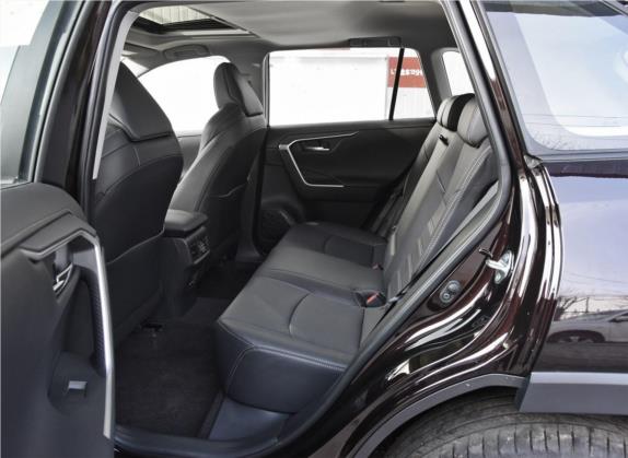 威兰达 2020款 2.0L CVT两驱尊贵版 车厢座椅   后排空间