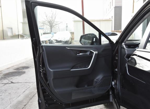 威兰达 2020款 2.0L CVT两驱尊贵版 车厢座椅   前门板