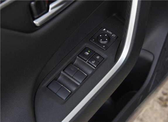 威兰达 2020款 2.0L CVT两驱尊贵版 车厢座椅   门窗控制
