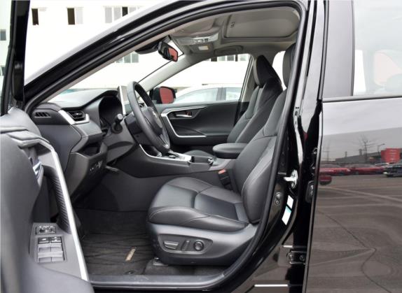 威兰达 2020款 2.0L CVT四驱尊贵版 车厢座椅   前排空间