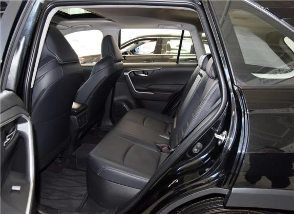 威兰达 2020款 双擎 2.5L E-CVT四驱豪华版 车厢座椅   后排空间