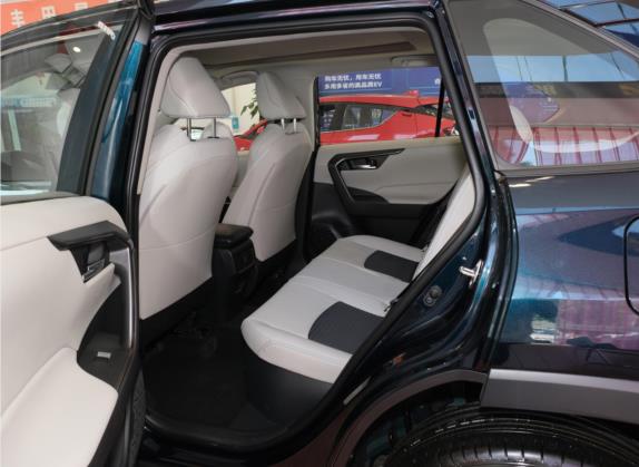 威兰达 2020款 双擎 2.5L E-CVT两驱科技版 车厢座椅   后排空间