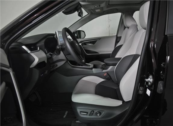 威兰达 2020款 双擎 2.5L E-CVT两驱尊贵版 车厢座椅   前排空间