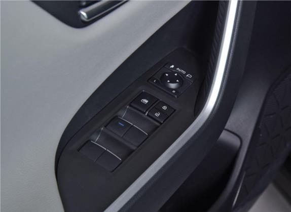 威兰达 2020款 双擎 2.5L E-CVT两驱尊贵版 车厢座椅   门窗控制