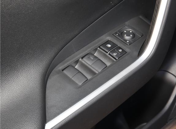 威兰达 2021款 2.0L CVT两驱豪华版 车厢座椅   门窗控制