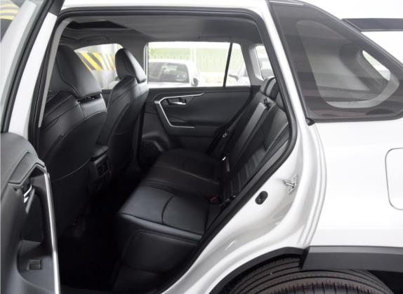威兰达 2021款 2.0L CVT四驱豪华版 车厢座椅   后排空间