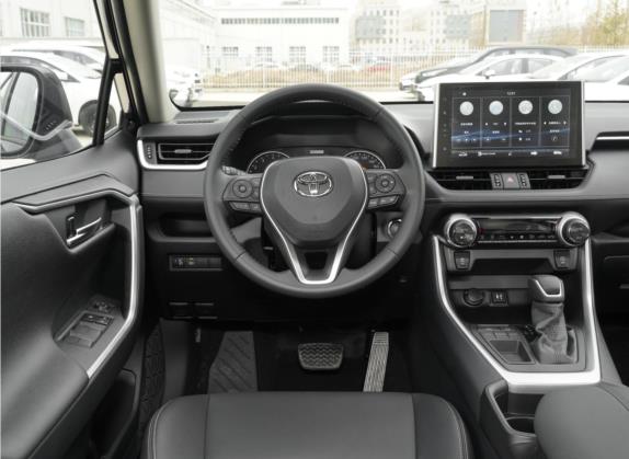 威兰达 2022款 2.0L CVT两驱豪华版 中控类   驾驶位