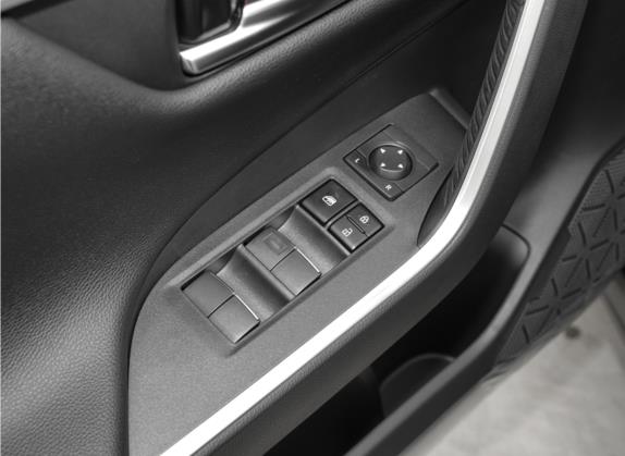 威兰达 2022款 2.0L CVT两驱豪华版 车厢座椅   门窗控制