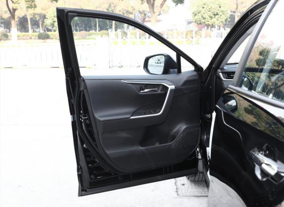威兰达 2022款 2.0L CVT两驱尊贵版 车厢座椅   前门板