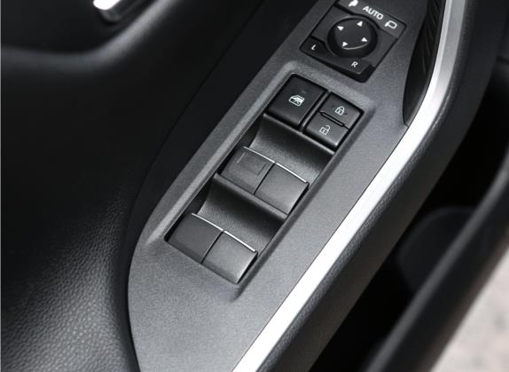 威兰达 2022款 2.0L CVT两驱尊贵版 车厢座椅   门窗控制