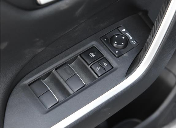 威兰达 2022款 2.0L CVT四驱尊贵版 车厢座椅   门窗控制