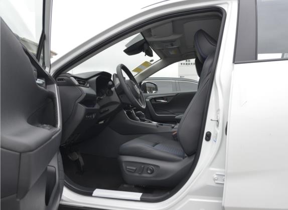 威兰达 2022款 2.0L CVT四驱科技版 车厢座椅   前排空间