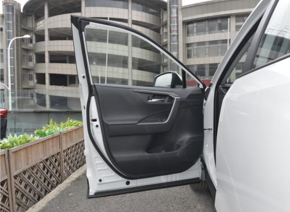 威兰达 2022款 2.0L CVT四驱科技版 车厢座椅   前门板