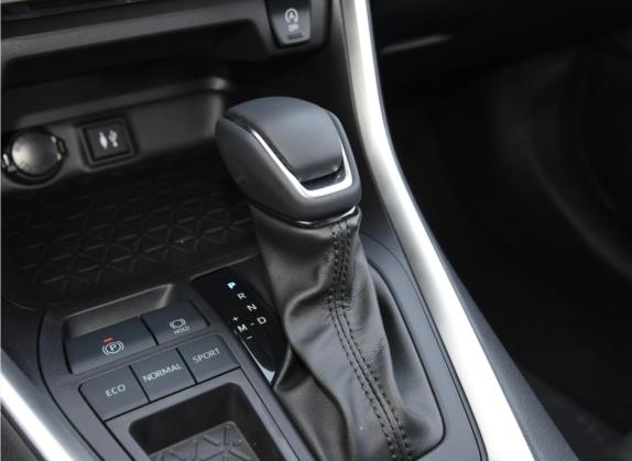 威兰达 2022款 2.0L CVT两驱豪华PLUS版 中控类   挡把