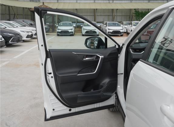 威兰达 2022款 2.0L CVT两驱都市版 车厢座椅   前门板
