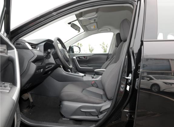 威兰达 2022款 改款 2.0L CVT两驱领先版 车厢座椅   前排空间