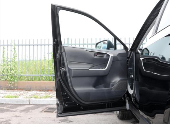 威兰达 2022款 改款 2.0L CVT两驱领先版 车厢座椅   前门板