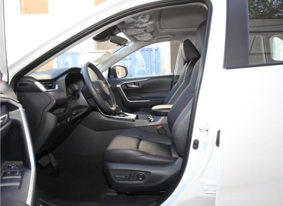 威兰达新能源 2021款 高性能版 2.5L 两驱劲擎版 车厢座椅   前排空间