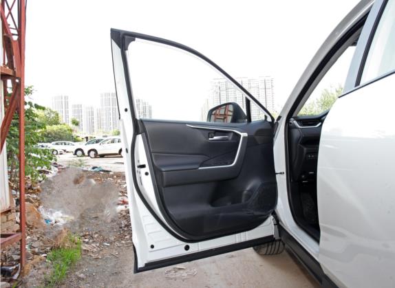 威兰达新能源 2021款 高性能版 2.5L 两驱劲擎版 车厢座椅   前门板